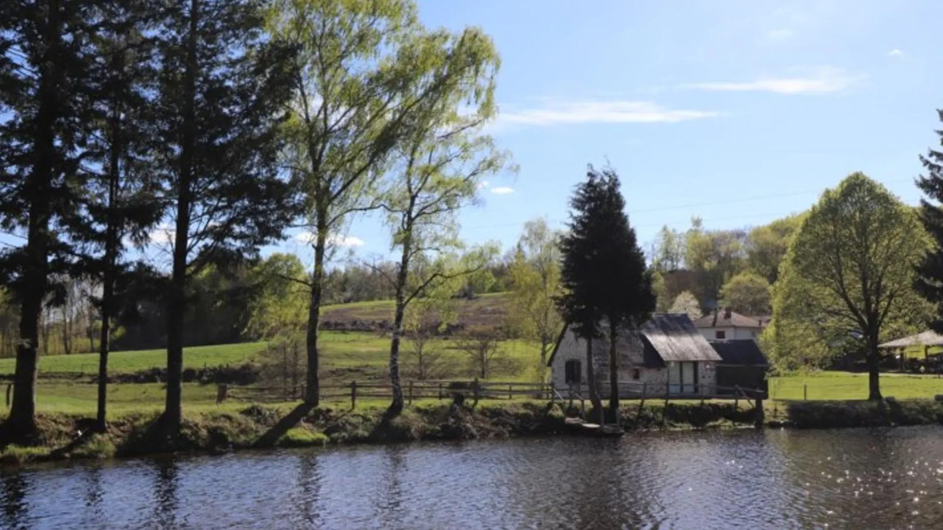 Moulin Renove Avec Etang Prive, Nature Preservee Proche Cantal Et Lot, Ideal Pour Activites Plein Air. - Fr-1-742-269 Parlan
